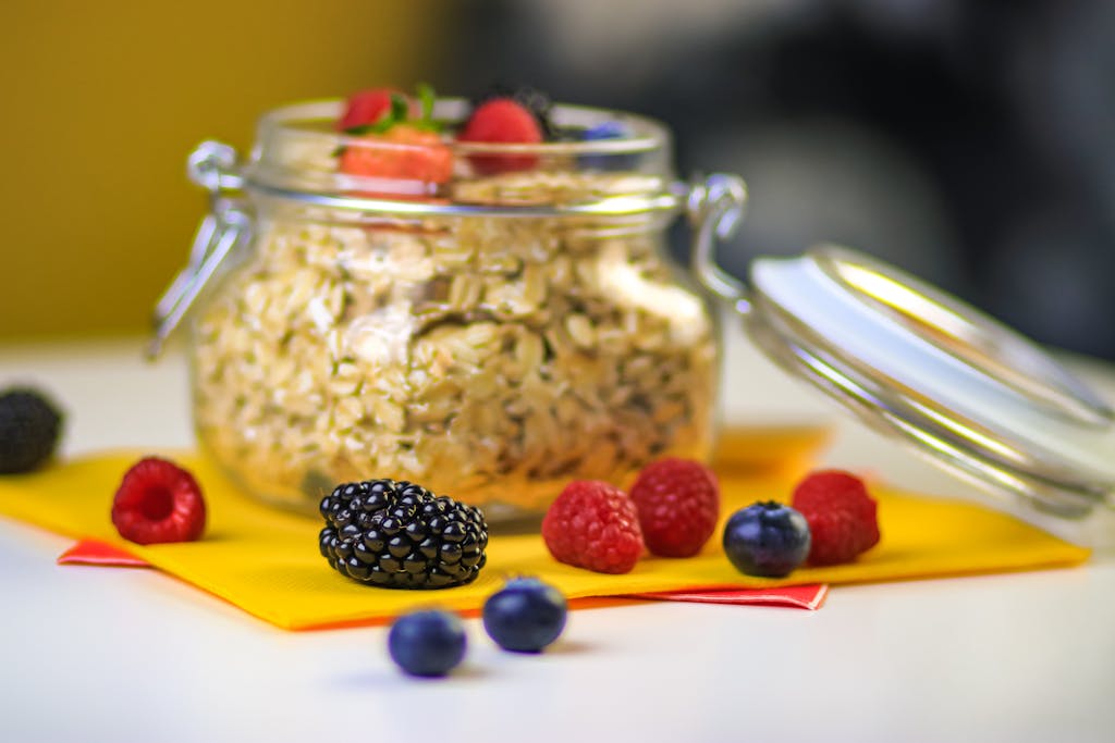 A vibrant and healthy breakfast jar filled with oats and fresh berries, showcasing delicious and nutritious ingredients.